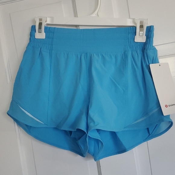 NWT Lululemon Hotty Hot HR Short 2.5in Kayak Blue SZ 6 - Picture 1 of 3